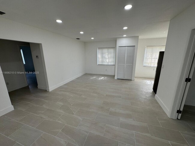 Foto del edificio - 6500 NE 1st Pl