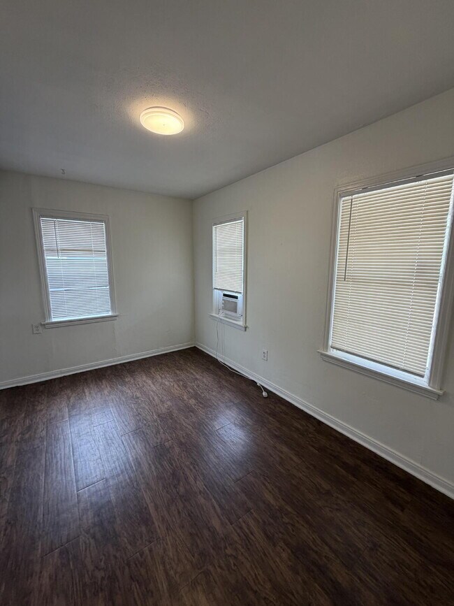 Foto del edificio - Wonderful updated home! 3/1!