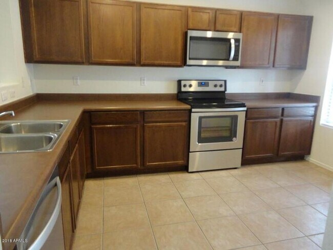 Foto del edificio - WATERFORD SQUARE COMMUNITY 3 BED 2.5 BATH