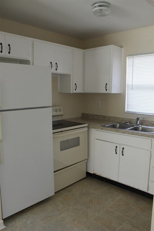 Building Photo - 58 Andora St