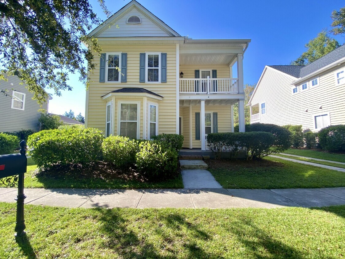 Primary Photo - Charming Four-Bedroom Home in Bluffton wit...