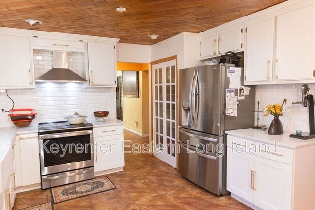 Building Photo - 30 Dumond Pl