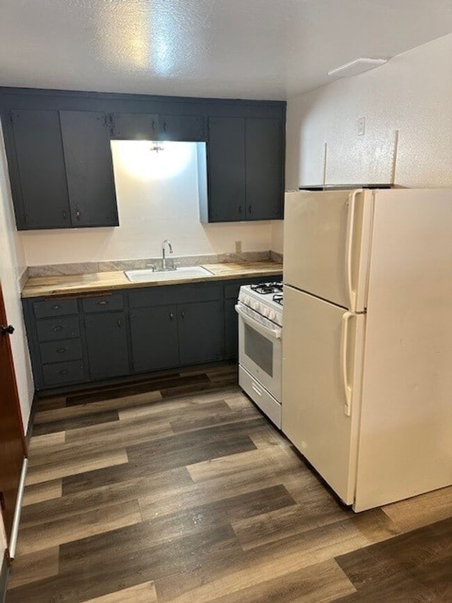 Building Photo - Cute 1Bd apartement in a 7 plex property! Call and inquire today!