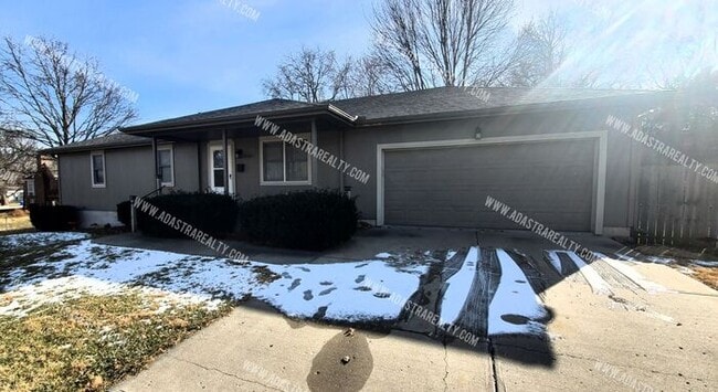 Building Photo - Beautiful Ranch Home in Shawnee-Available in SEPTEMBER!!!
