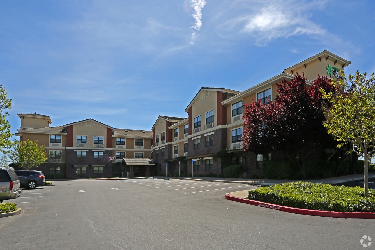Furnished Studio Elk Grove Apartments Elk Grove, CA