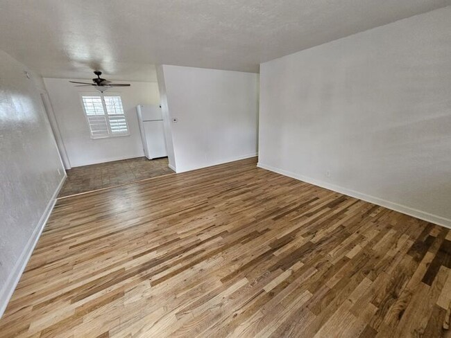 Building Photo - 3 bedroom 1 Bath 1 car garage Northwest Re...