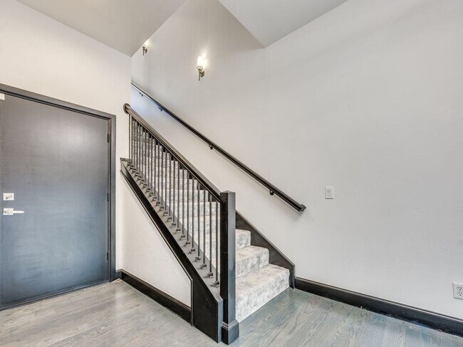 Building Photo - Luxury Downtown OKC Brownstone Available for Lease!