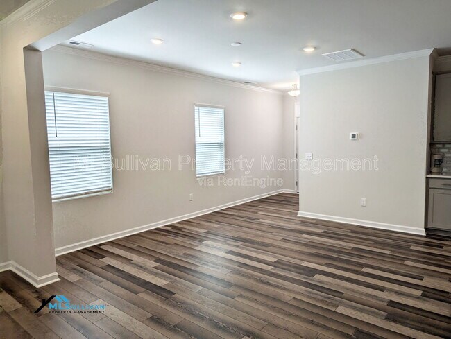 Foto del edificio - 5866 Woodlawn Dr