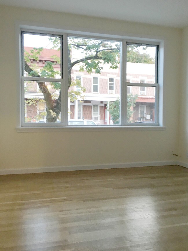 Foto del edificio - 2416 42nd St