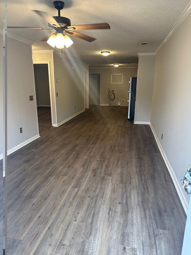 Foto del edificio - 1109 E McIver Rd