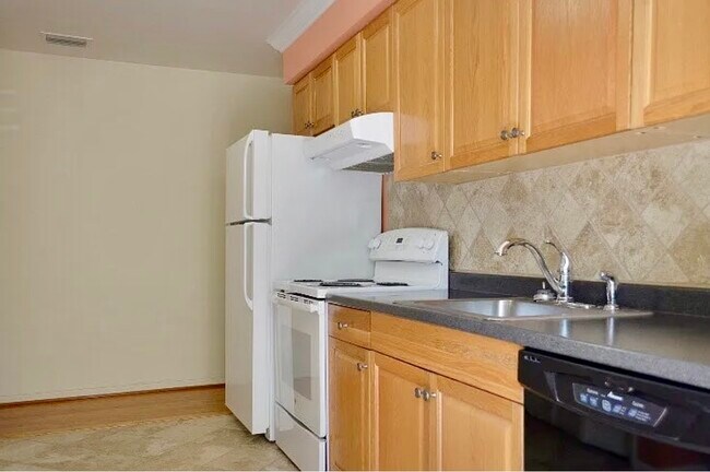 Foto del edificio - 325 Malverne Rd