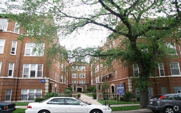 Building Photo - 550-560 W Aldine Ave