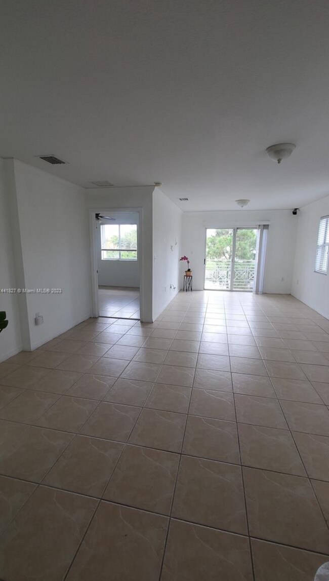Foto del edificio - 8804 NW 109th Pl