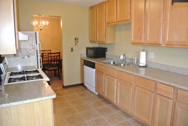 Building Photo - 2458 Charleston Dr