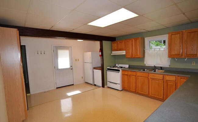 Foto del edificio - Bungalow Near Downtown Bloomington – 3 Bed...