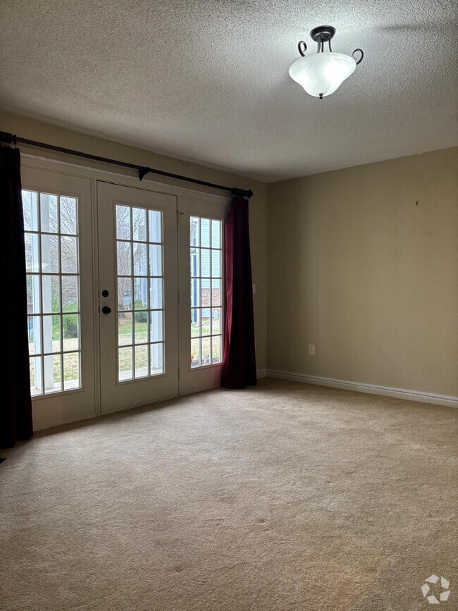 Building Photo - 503 Pelham Square Way