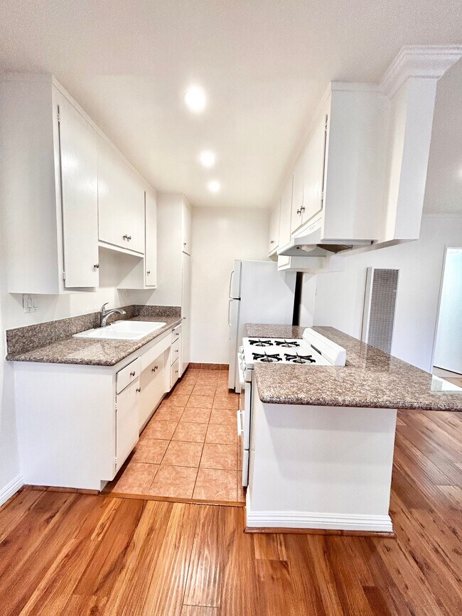 cocina - 1616 Armacost Ave