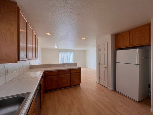 Building Photo - Large 4-bedroom home located in the Countr...