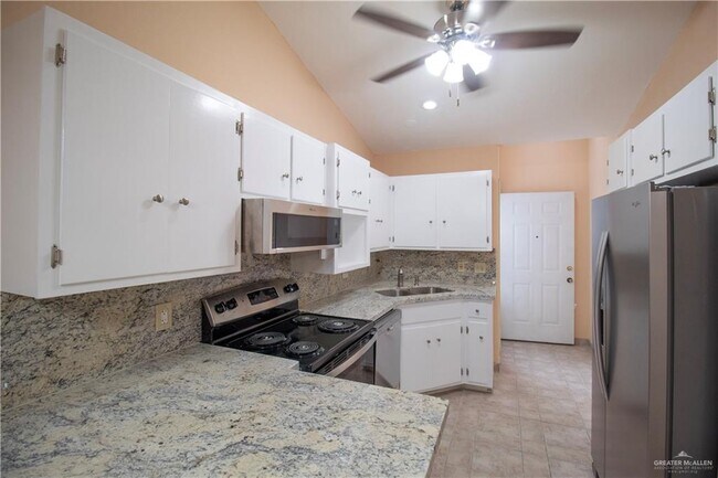 Building Photo - 19 River Bend Dr