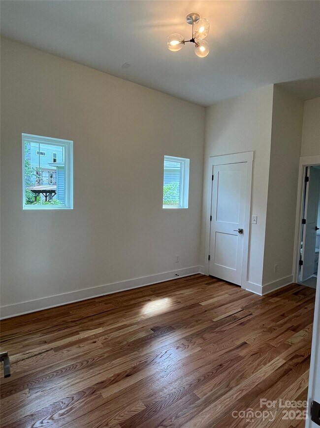 Foto del edificio - 1608 Julia Maulden Pl