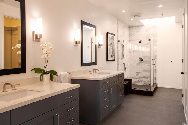 Foto del edificio - 105 Paradise Dr