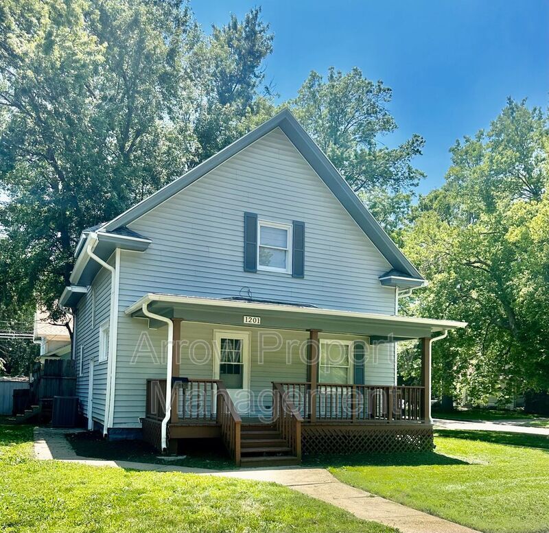 1201 Peach St, Lincoln, NE 68502 House Rental in Lincoln, NE