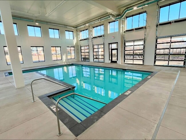 Building Photo - Skyline On Sunwood