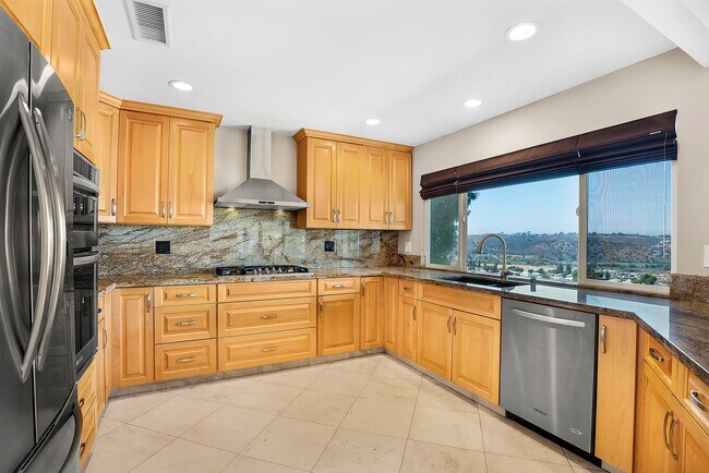 Foto del edificio - Luxury View Home On Canyon Rim