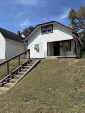 Building Photo - 866 W 25th St