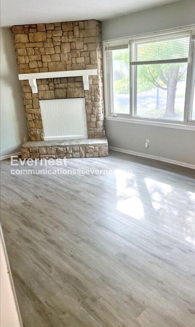 Foto del edificio - 13617 Craig Ave