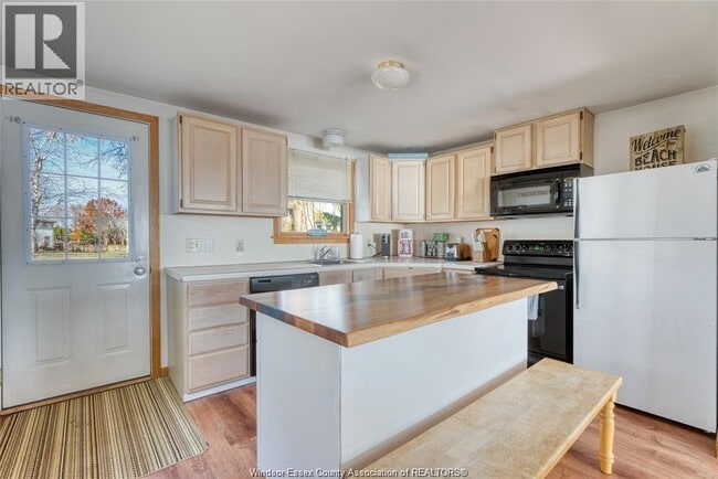 Building Photo - 1049 HERITAGE
