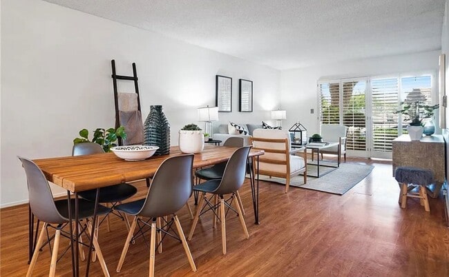 Building Photo - 215 N Kenwood St