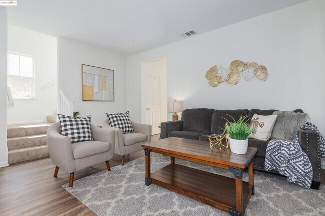 Foto del edificio - 411 Canyon Ct