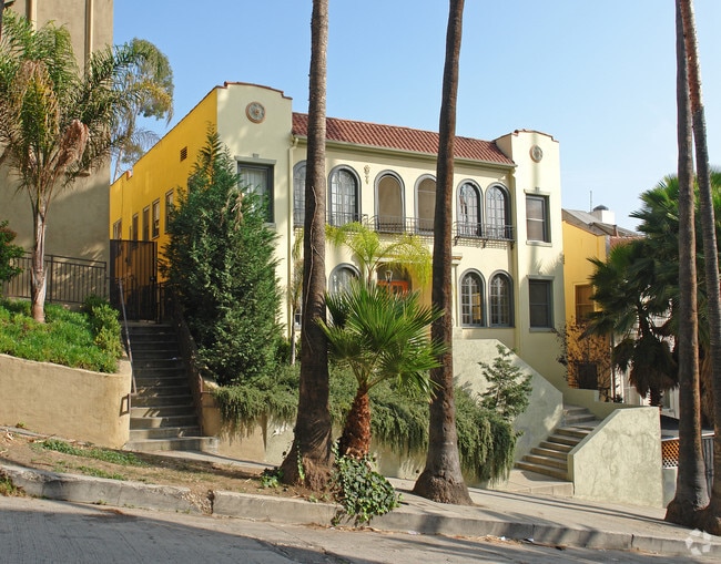 Building Photo - 1930 Whitley Ave