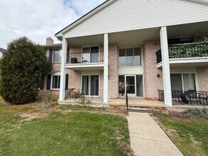 Building Photo - 14211 Ivanhoe Dr