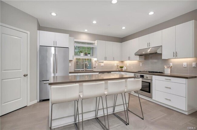 Building Photo - 82 Tallowood, Irvine, CA 92620 - 3 BR 2 BA...