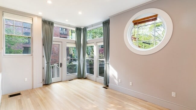 Building Photo - 48 Concord Ave