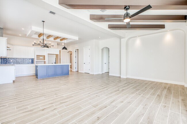 Foto del edificio - Beautiful East side House 4 bed-2.5 baths, part of The Overlook Casa Club that includes Swimming ...