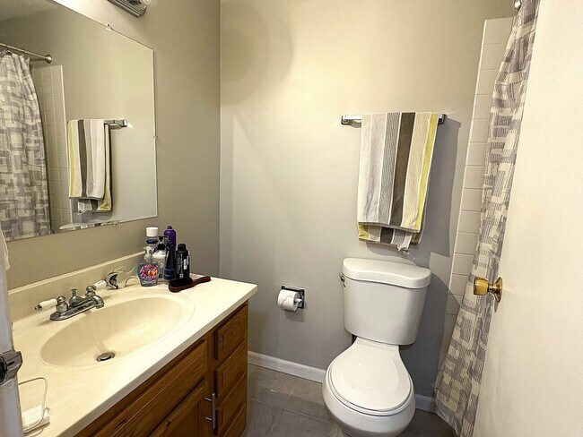 Foto del edificio - 5810 Oakwood Dr