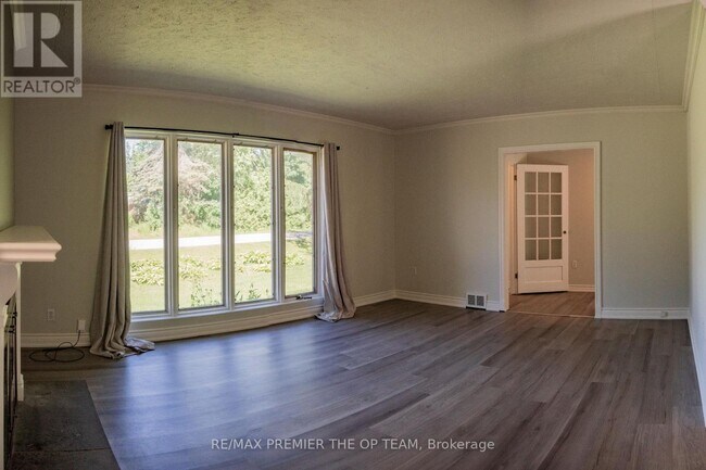 Building Photo - 37 John St