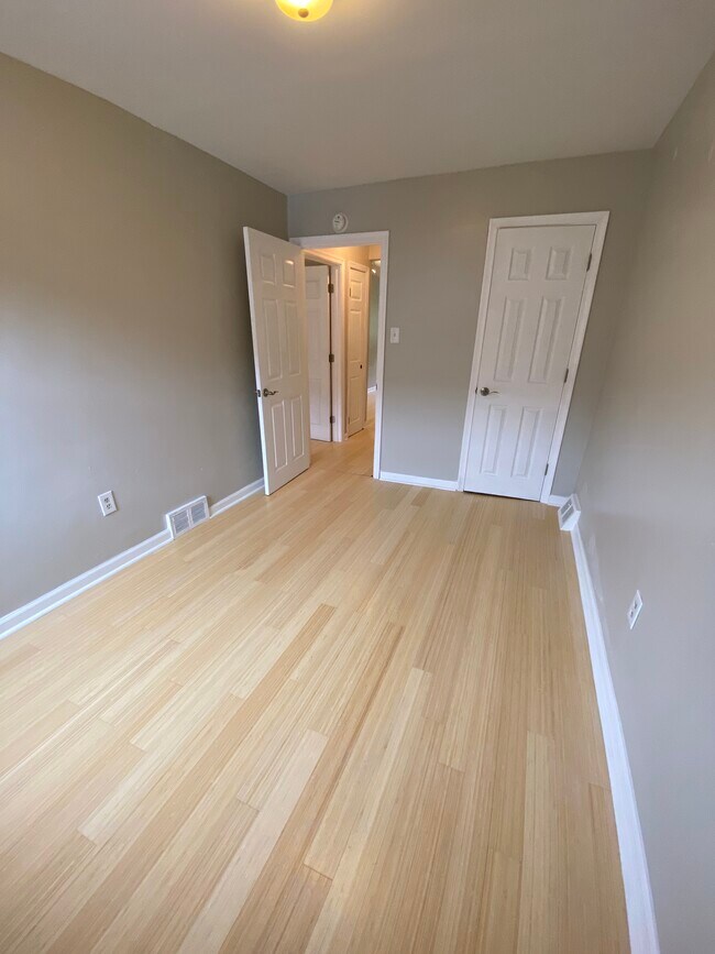 Building Photo - 1340 Pennwood Rd