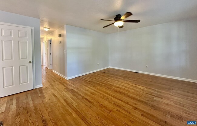 Building Photo - 646 S Delphine Ave