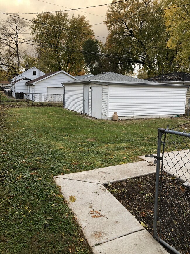 Building Photo - 129 S Park Rd