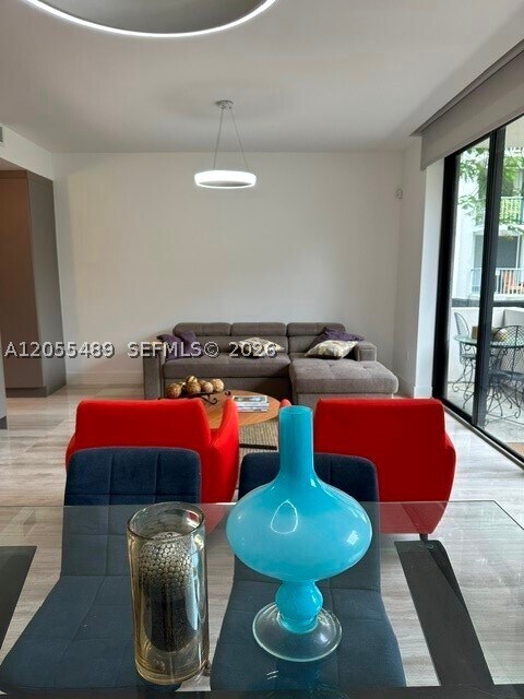 Foto del edificio - 682 NE 63rd St