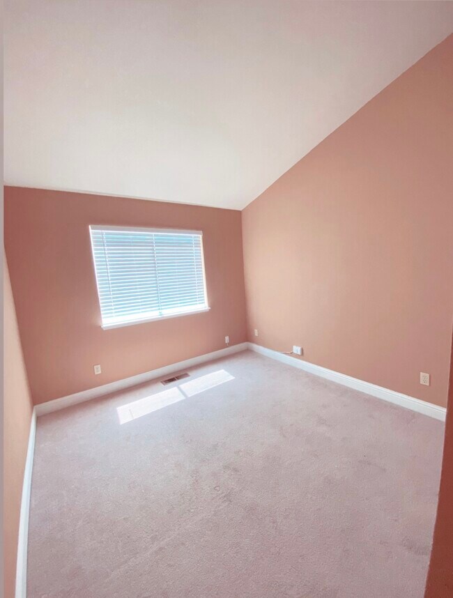 Building Photo - 80 Falconi Way