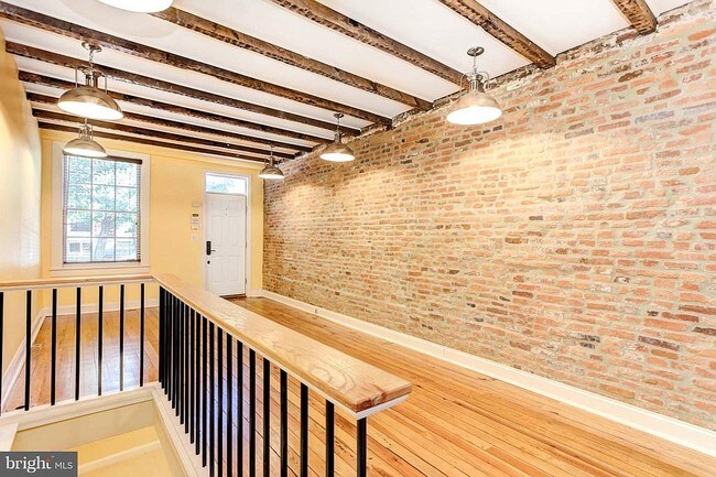 Building Photo - 1108 S Highland Ave