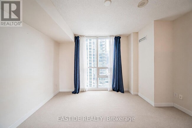 Building Photo - 33 Bay St.