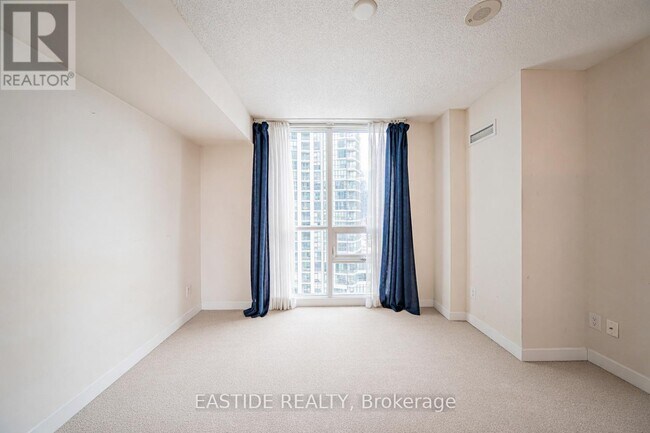 Photo du bâtiment - 33 Bay St.