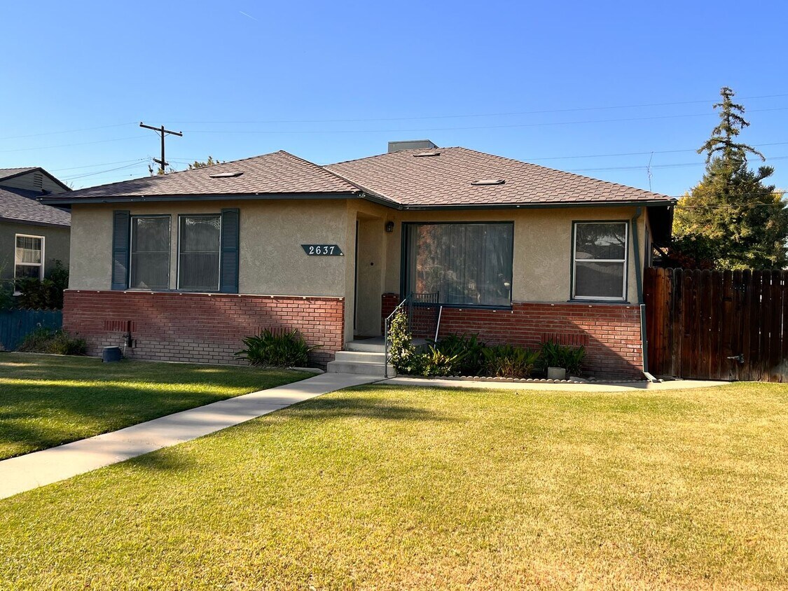 Primary Photo - Central Bakersfield Home