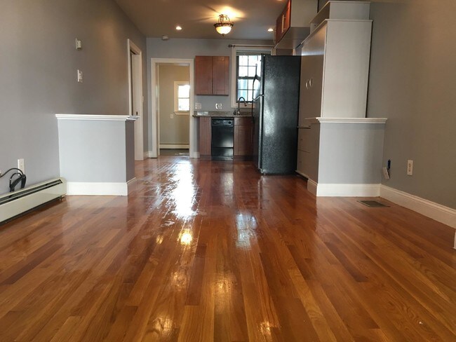 Building Photo - Luxury 1 Bedroom In Southie Brownstone